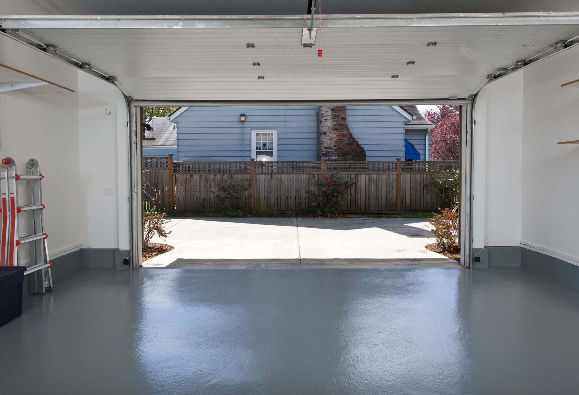 clean-garage-178594527-ed57fd7843ba42f59bb637cf7cf5d47d